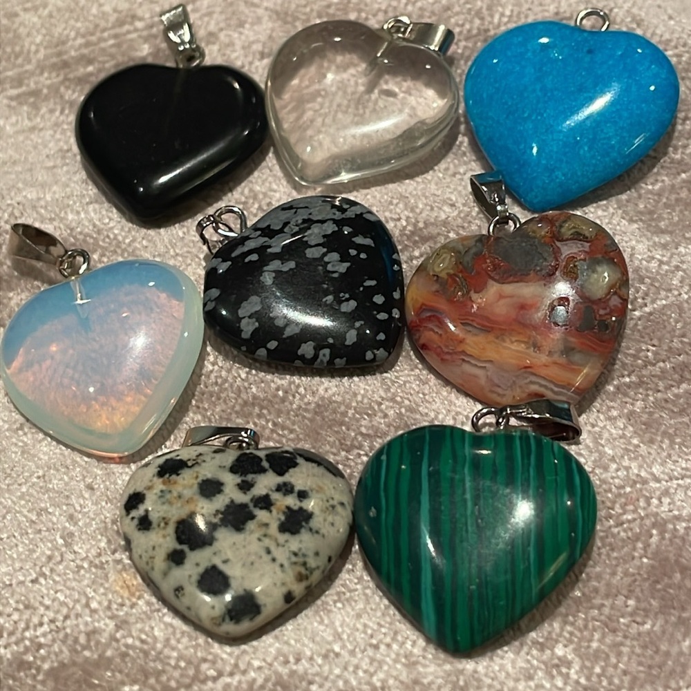 8 Hearts Pendant Bundle Natural Stones 3/4” resellers bundle - Picture 3 of 4